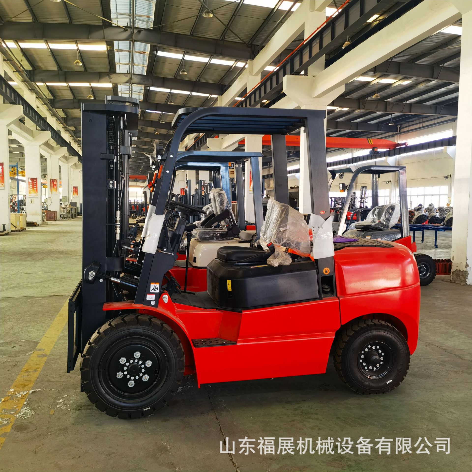 新款鲁宇1.5吨叉车 加高龙门架加长货叉 云内发动机货物叉车