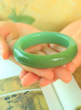 天然翡翠冰种绿玉手镯