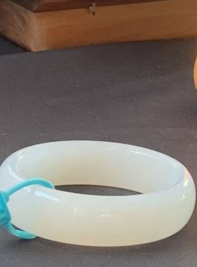 新疆和田玉白玉手镯女款正圈温润