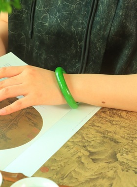 玉镯新疆和田玉老坑碧玉冰底手镯