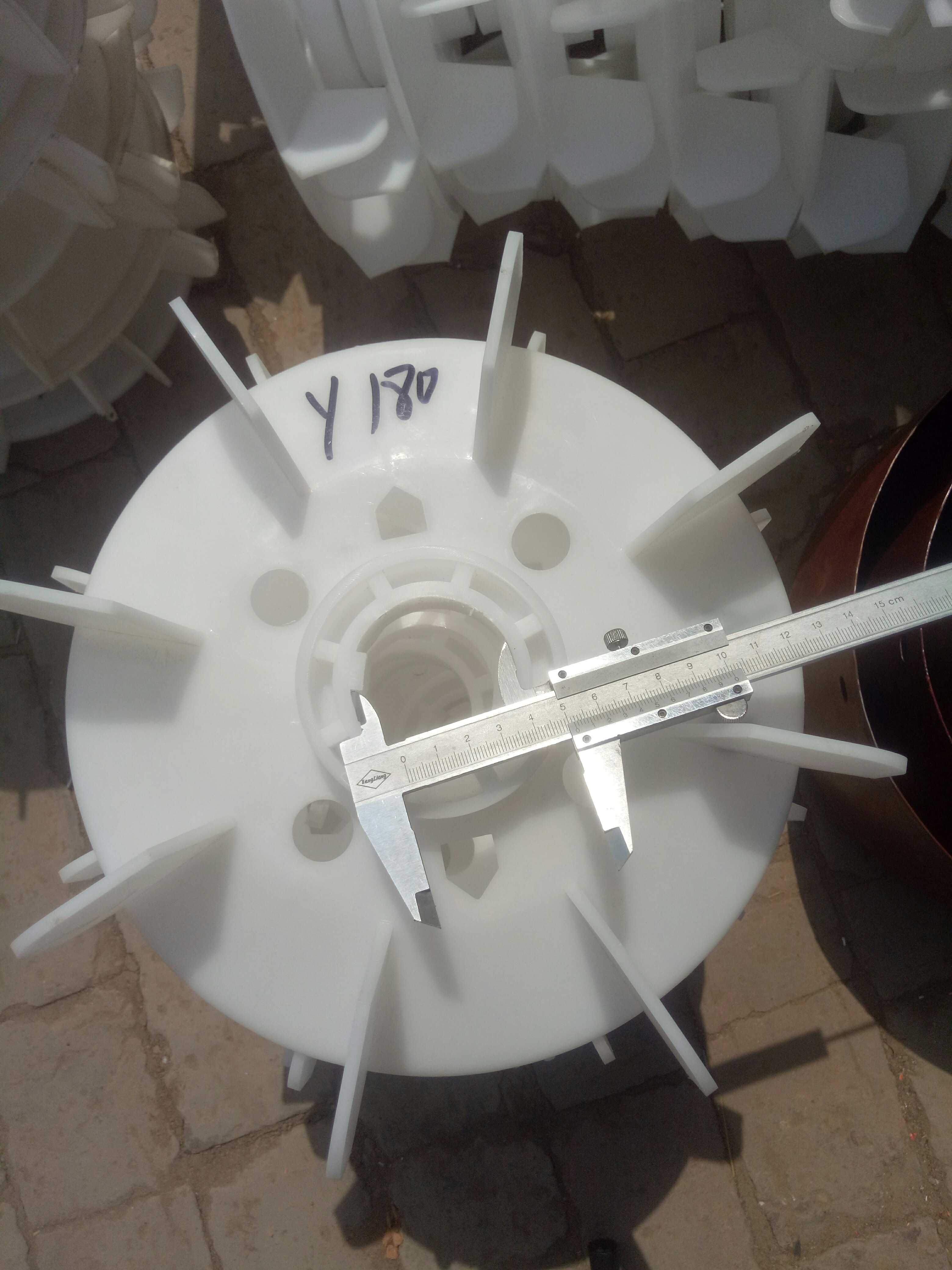 Y系列电机风叶Y180-4级电机散热风扇18.5-22千瓦加厚风叶轴孔52mm