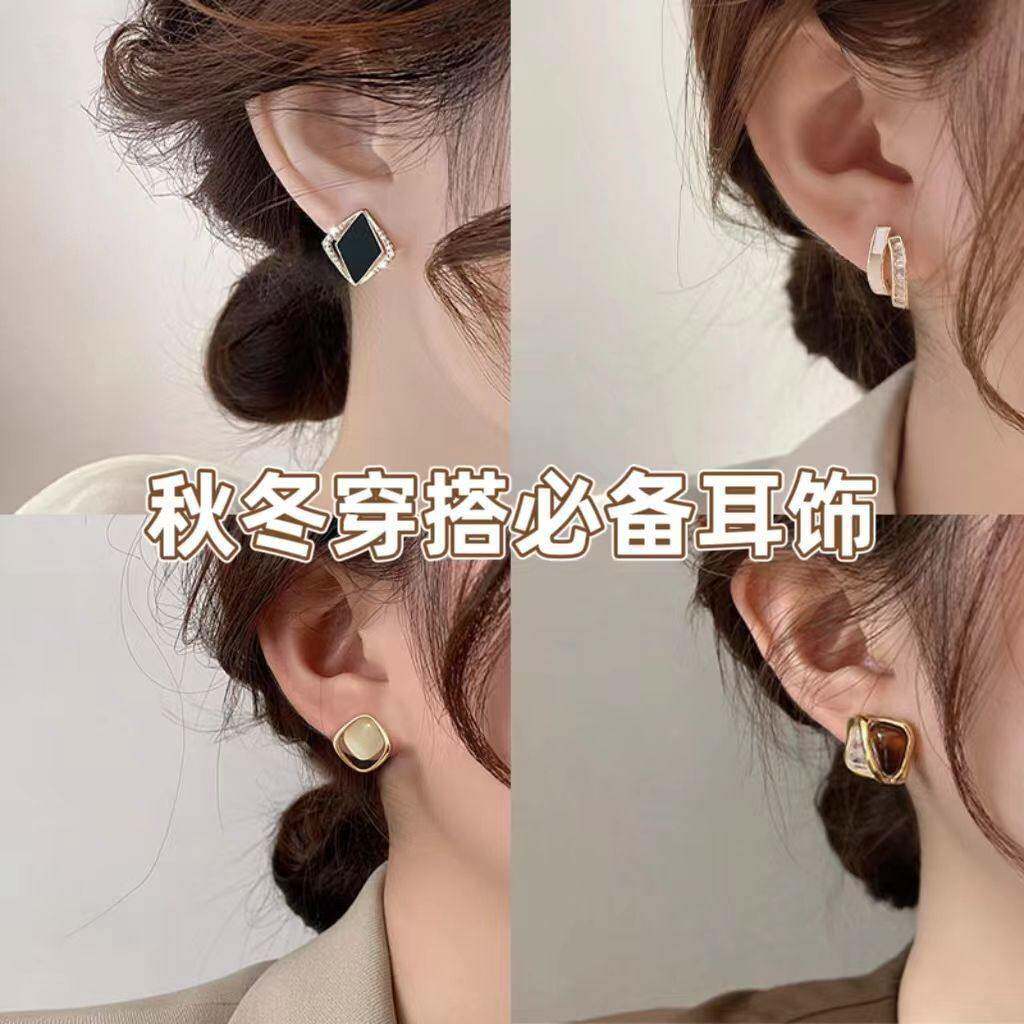 秋冬精致珍珠耳钉女2025年新款冷淡风耳环小众轻奢高级感气质耳饰