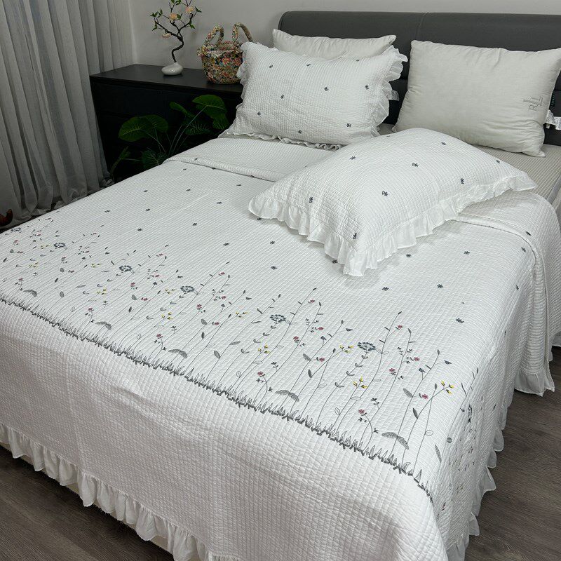 田园小花刺绣床盖三件套纯棉细纱巴厘纱绗缝被公主荷叶边夹棉床单