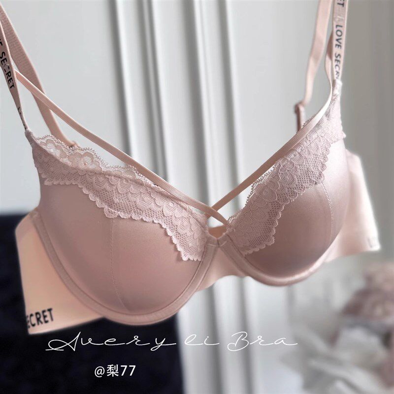 温柔光泽;珠光缎l面交叉美胸带内衣女小胸聚拢显大字母肩带文胸罩