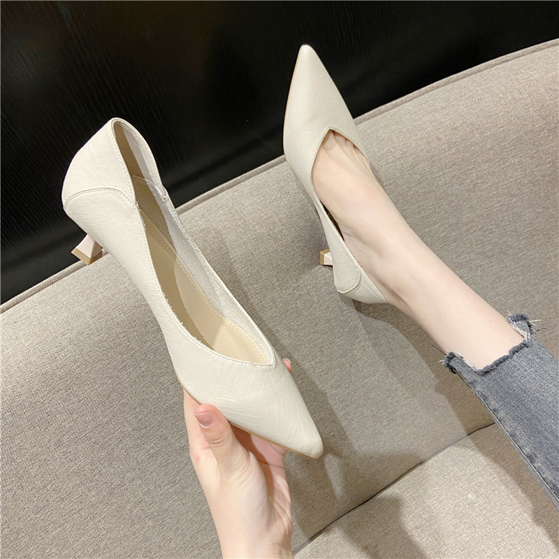 2025夏季新款尖头浅口低跟女鞋软皮高I跟鞋女米色职业百搭工作单
