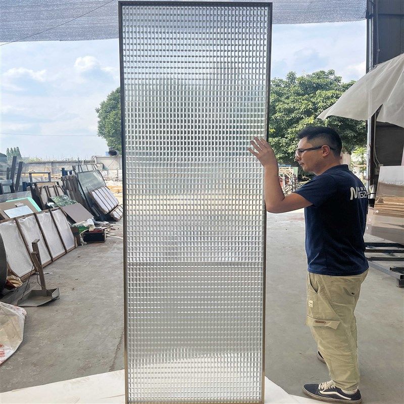 车刻艺术玻璃玄关屏风隔断定制浮雕透光夹丝电雕花钢化工艺玻璃