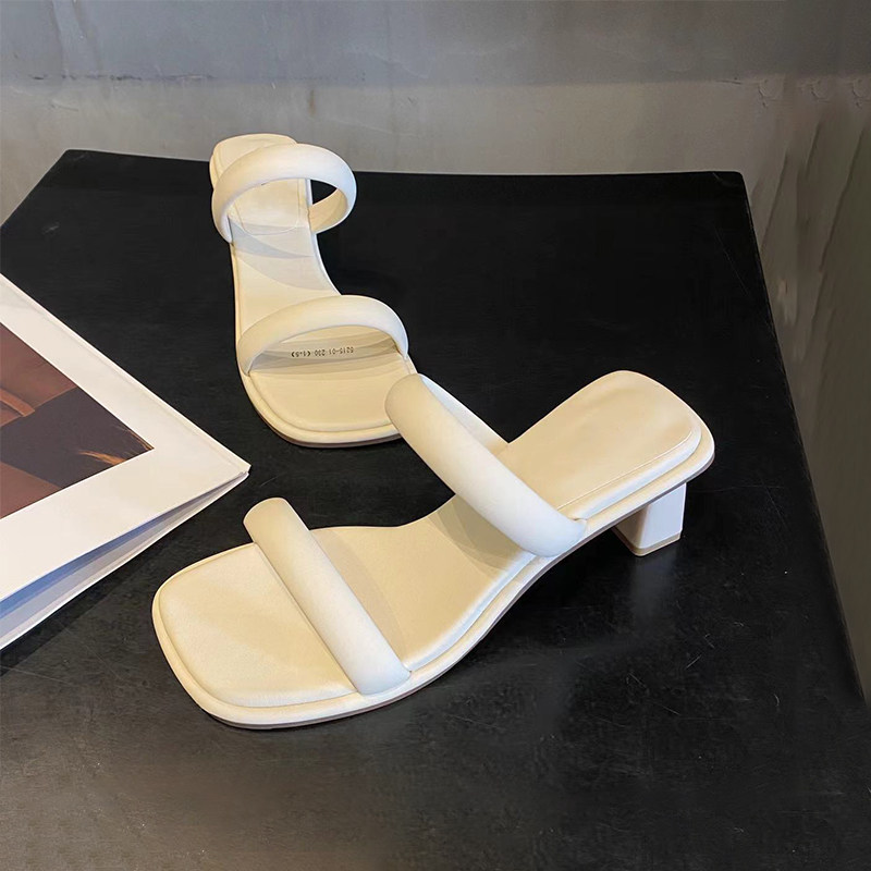 粗跟凉拖鞋女2024新款夏高级感外穿小个子露趾一字带法式高跟凉鞋