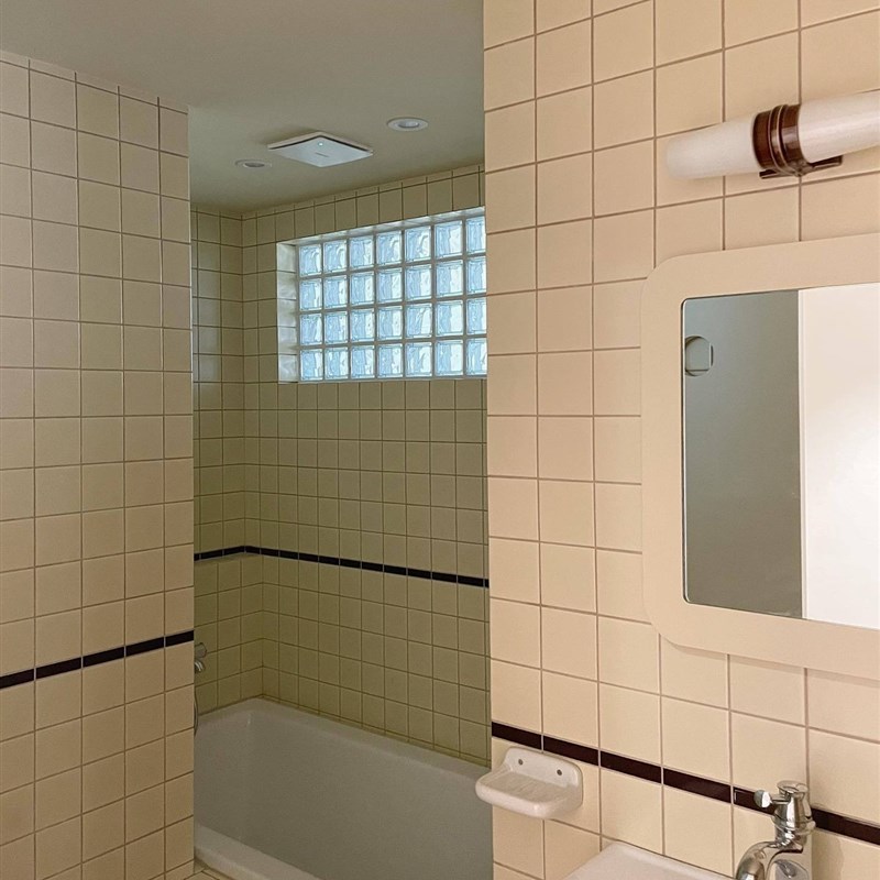 100X100中古奶油风奶白柔光釉面小方砖厨卫网红餐厅吧台墙砖瓷砖