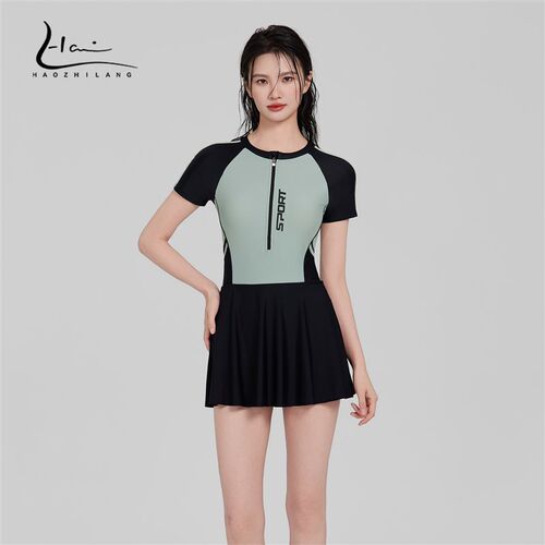 泳衣女款保守高级感连p体游泳衣2025新款夏季专业遮肚显瘦游泳装