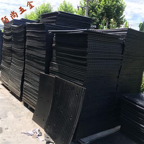 高档橡胶减速带 坡道实心减噪板 地下车库防躁板 V止滑板斜坡垫减