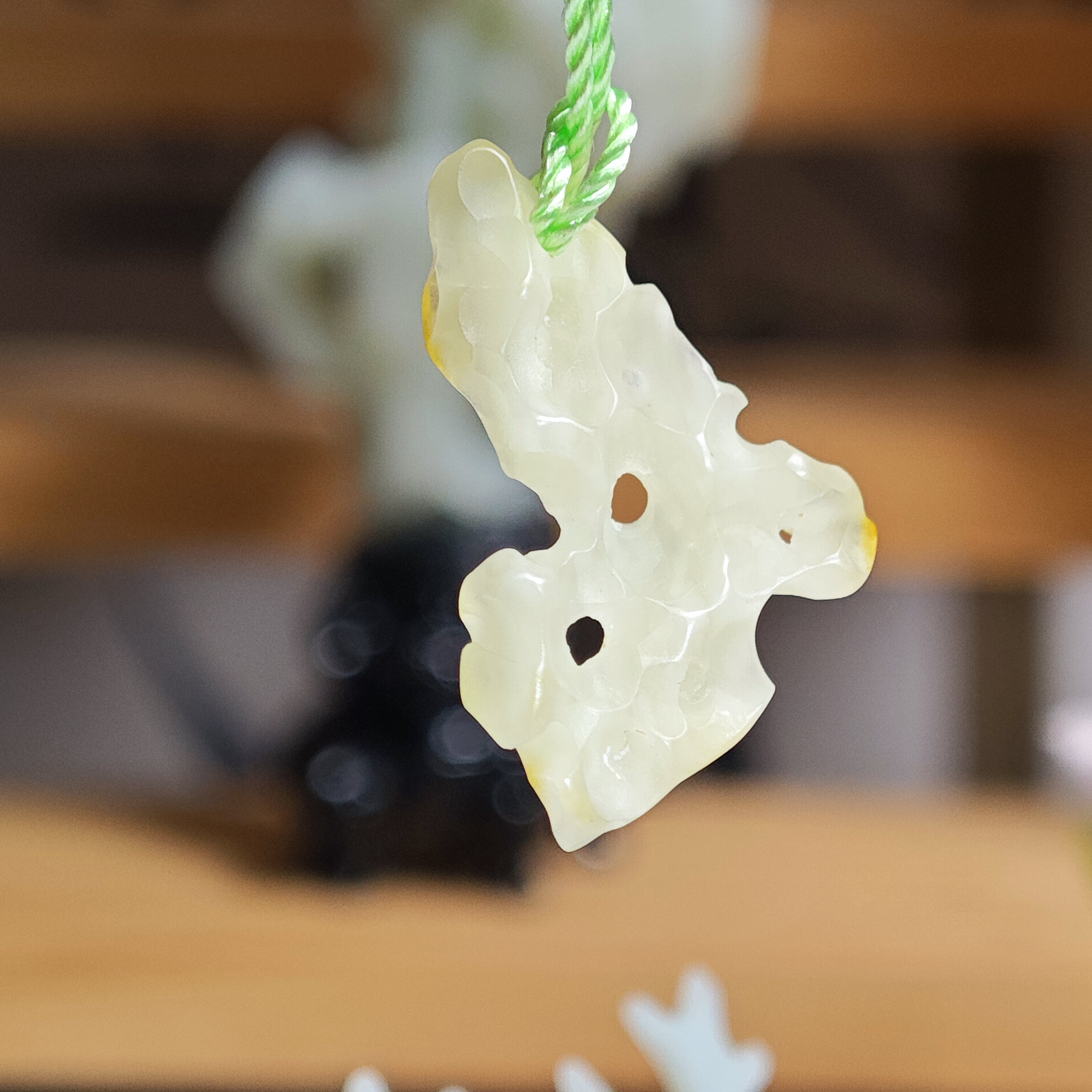 2.8x1.9x0.5cm，1.27克，蜜蜡琥珀挂件配饰，完整