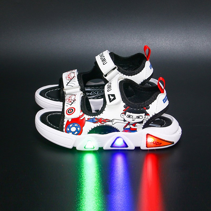 男童凉鞋哪吒带灯夏季软底沙滩凉拖儿童鞋露趾发光宝宝小童亮灯鞋