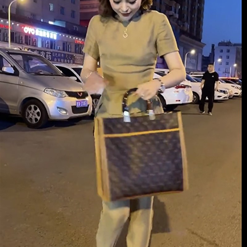 时髦欧货个性简约显瘦小脚裤设计感显瘦文艺范两件套装韩版女网红