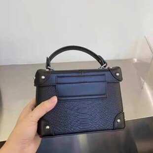 流行包包女2024新款单肩斜跨手提包时尚女生盒子包高级感化妆包