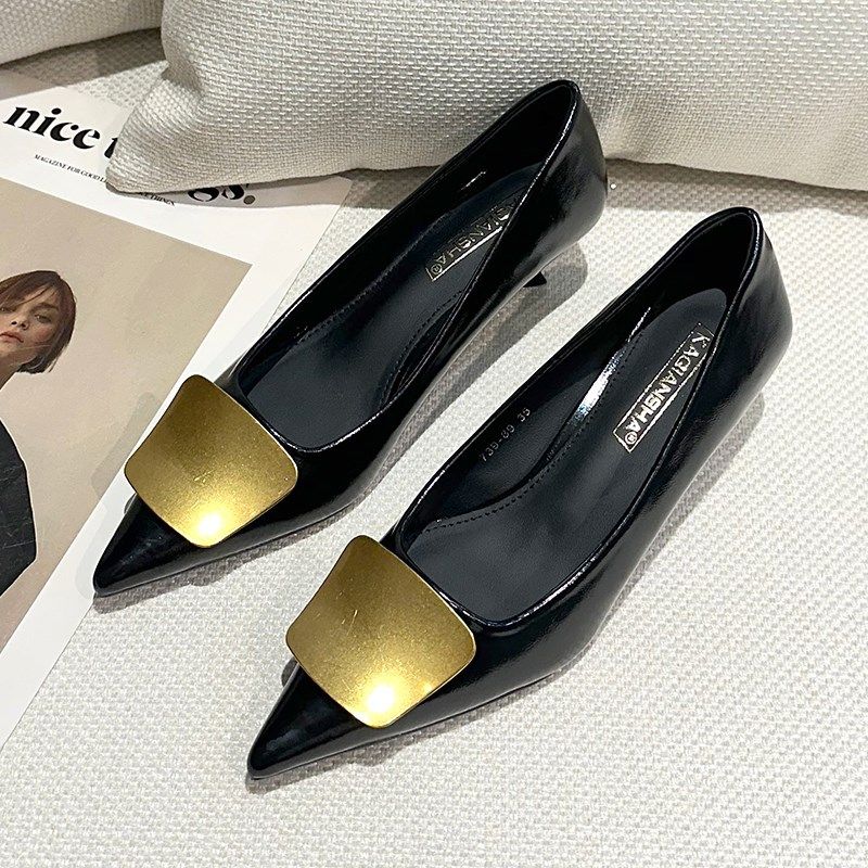 尖头低跟黑色职业高跟鞋女夏季2025新款法式浅口金属扣细跟单鞋