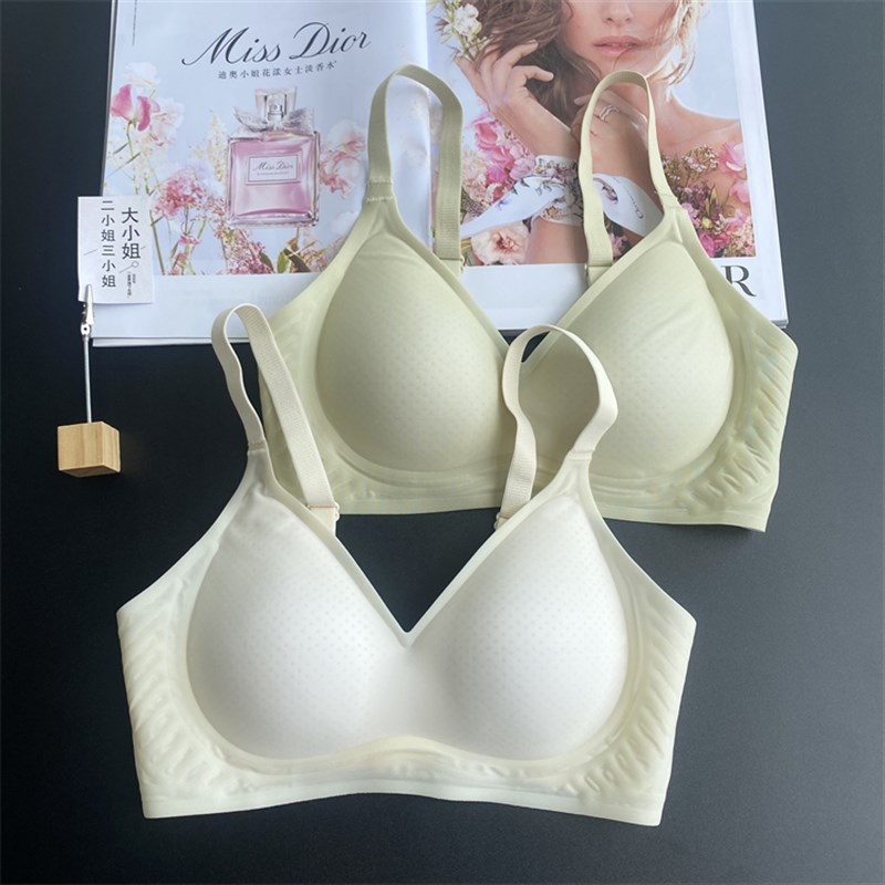 无痕果冻凉感 薄款大胸显小收副乳超柔无痕透气防下垂文胸内衣女