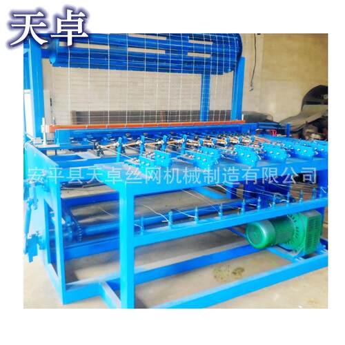 草原网围栏牛羊牧业围栏网生产机天卓牛栏网机器设备厂家