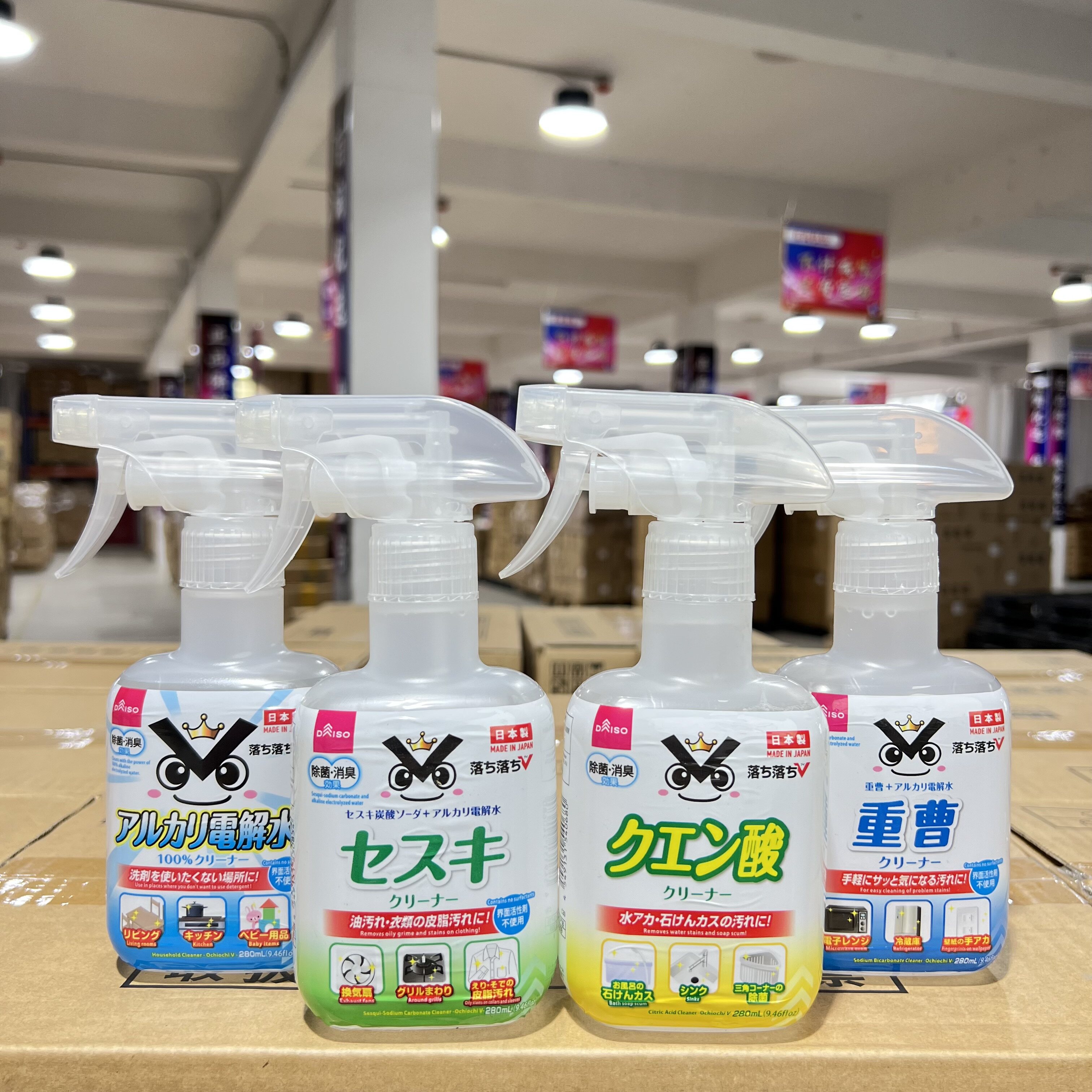 日本大创清洁喷雾电解液去污去油清洗剂厨房餐桌电解水清洁剂瓶装