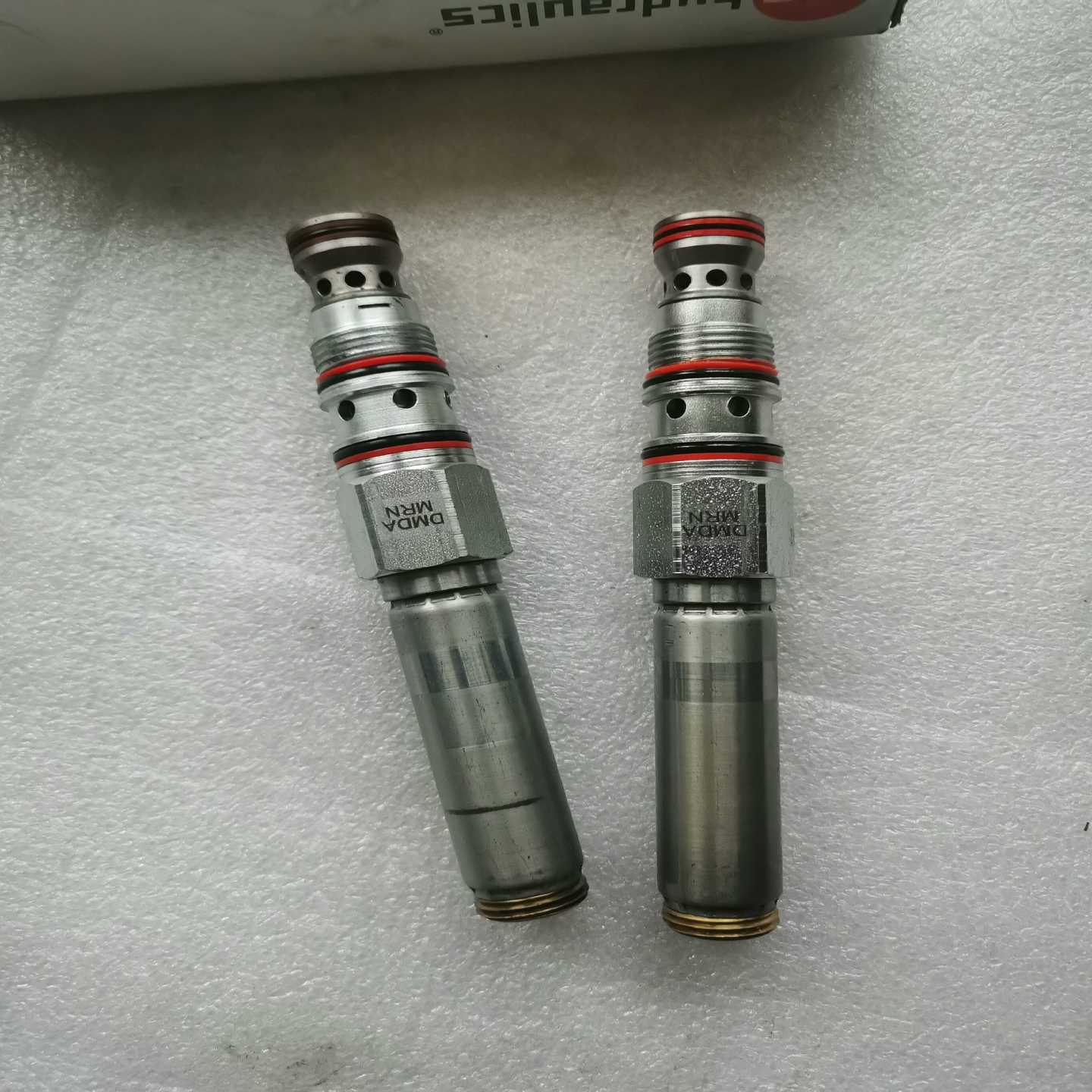 SUN插装阀DMDA-MRN，右边那个新的，装了一下又拆了，~询价