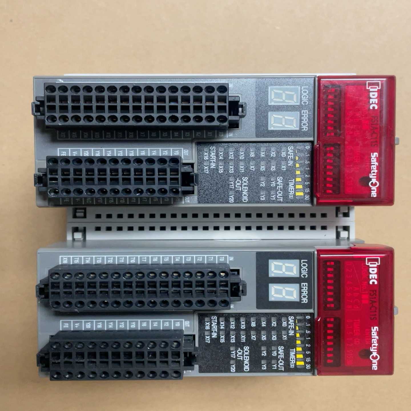 和泉安全控制器FS1A-C11S实物拍照适用