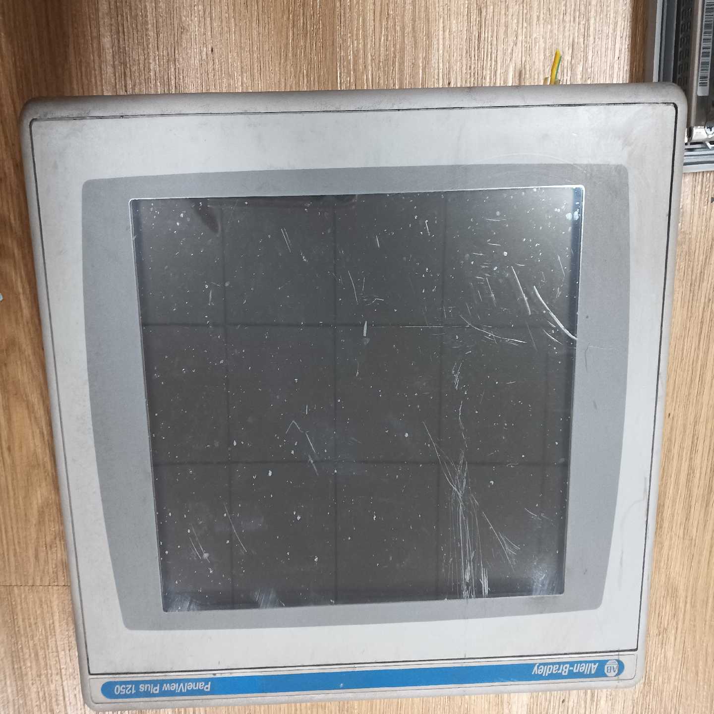 AB触摸屏2711P-T12C4D9实物图功能包好--议价商品