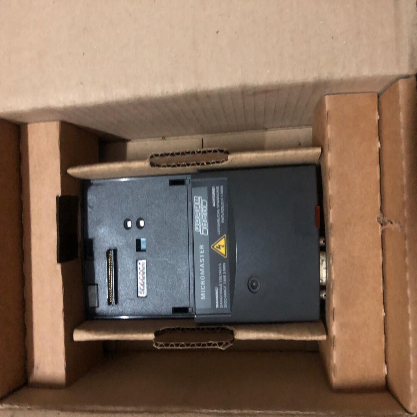 西门子6SE6400-1PB00-0AA0，实物图，带包装，--议价商品