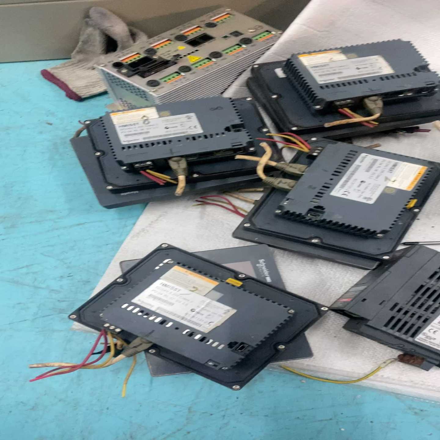议价施耐德触摸屏HMIS5T，HMIS85，拆机货，功能测试过了