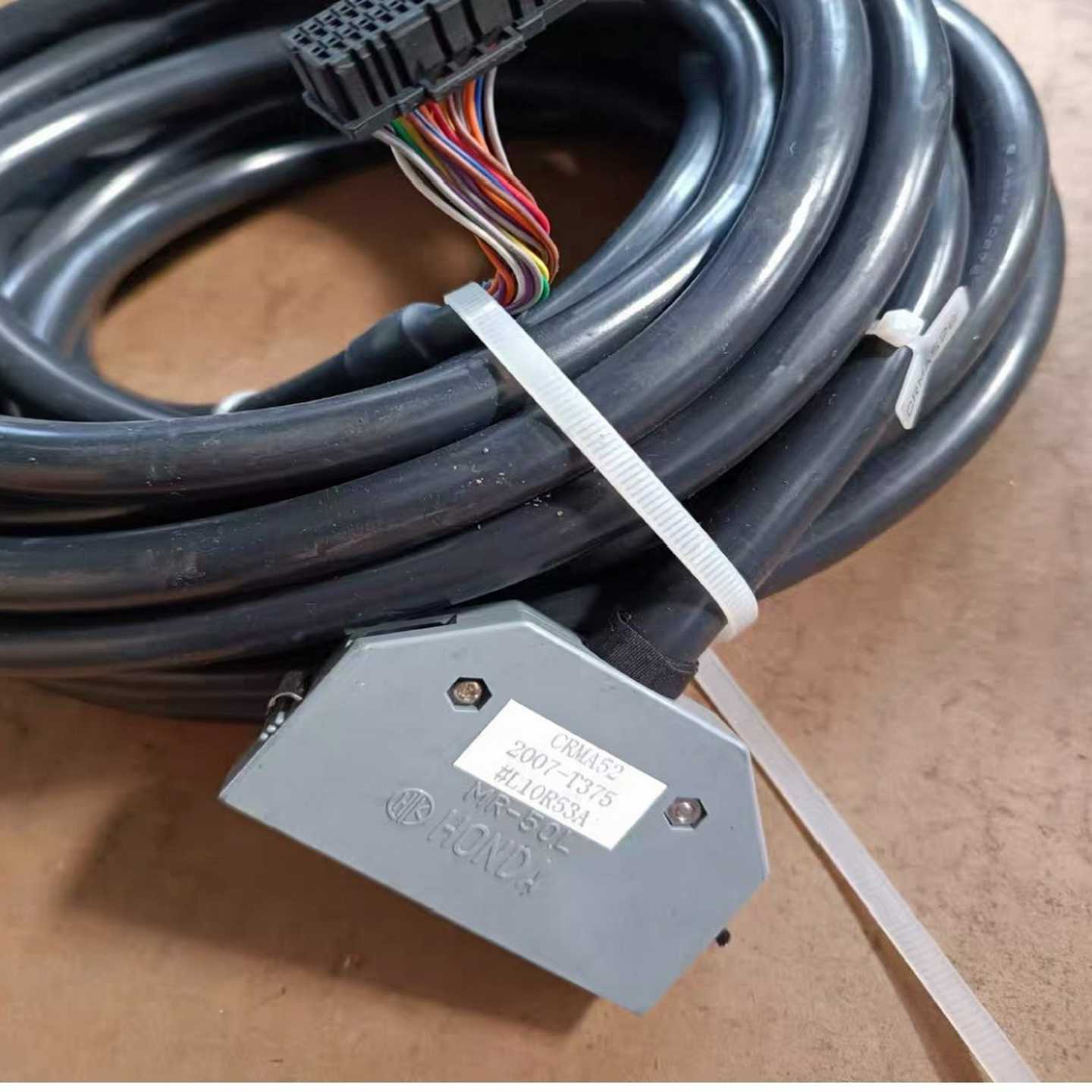 询价发那科机器人IO通讯线CRMA52，型号2007-T375L