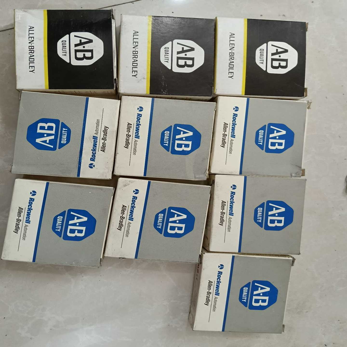 AB接触器辅助触头195-GA0110个，全新库存样子如--议价商品