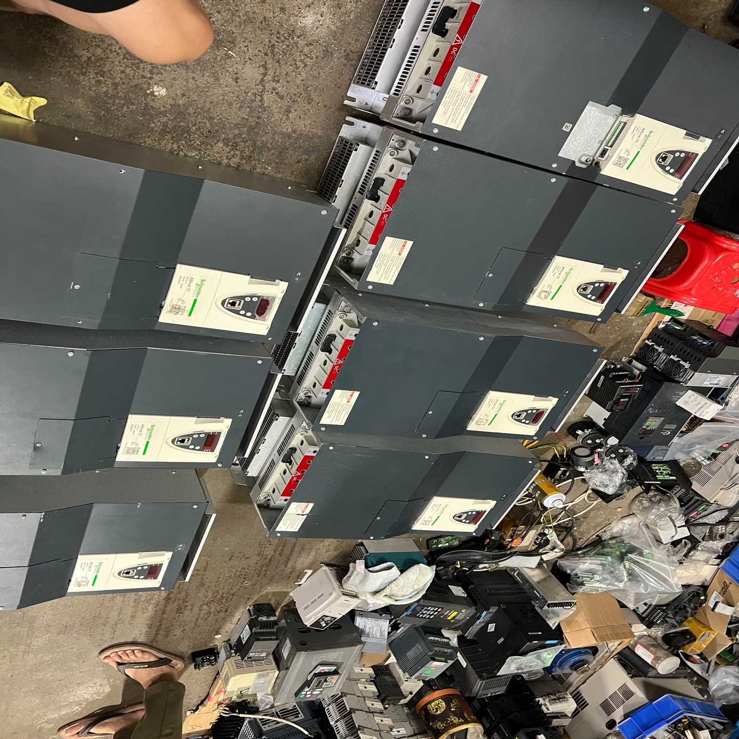 施耐德ATV71变频器75KW，ATV71HD75N4Z38--议价商品