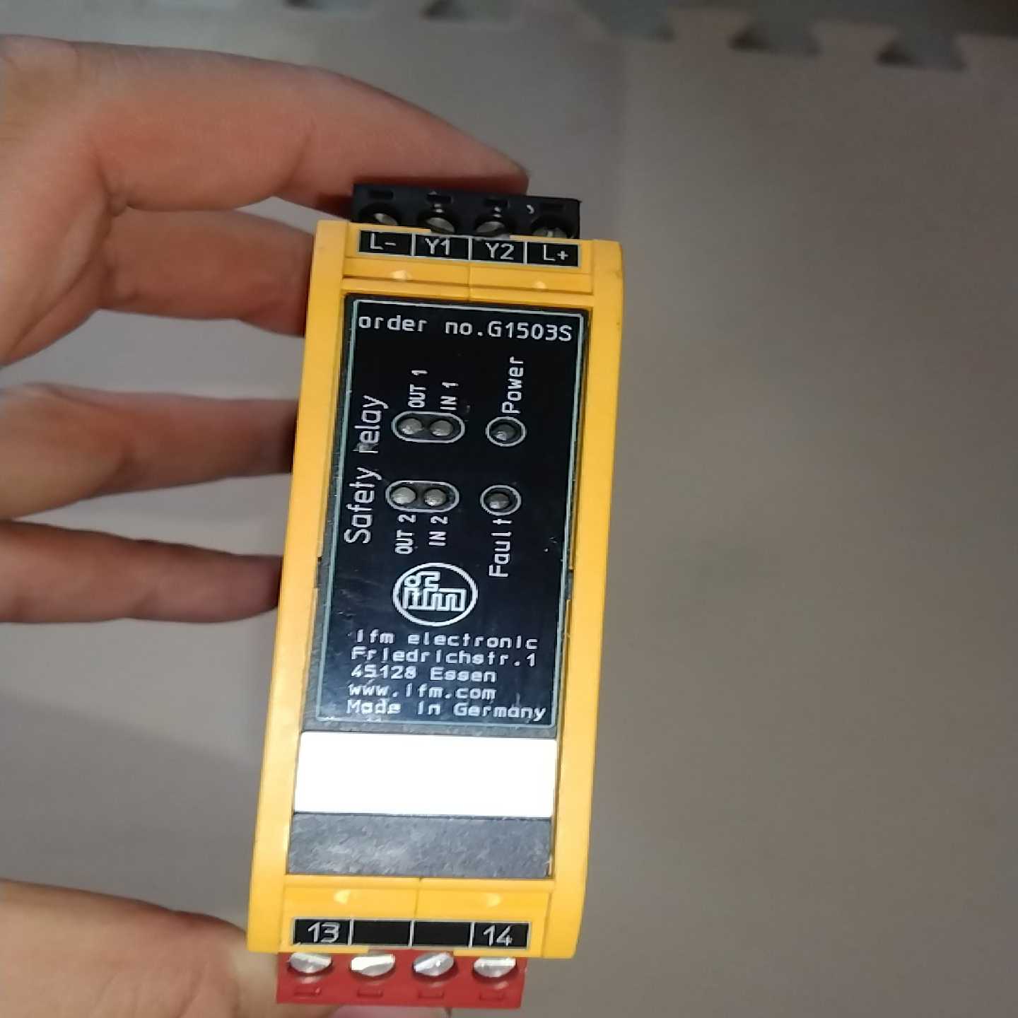 询价ifm易福门安全继电器，订货号:G1503S,九五成新，保证