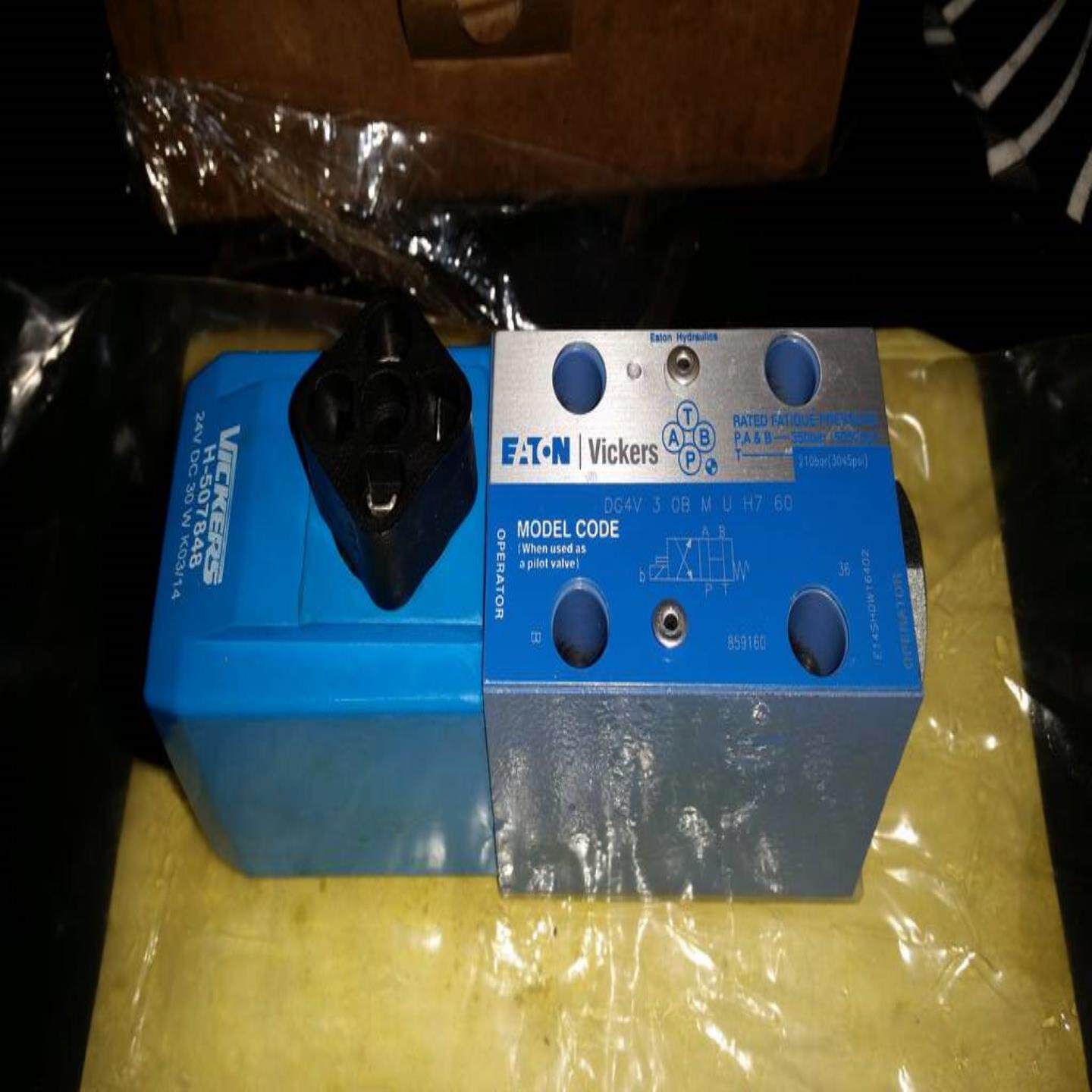 配件VICKERS 电磁换向阀 859160 DG4V-3-0B-M-U-H7-60 议价