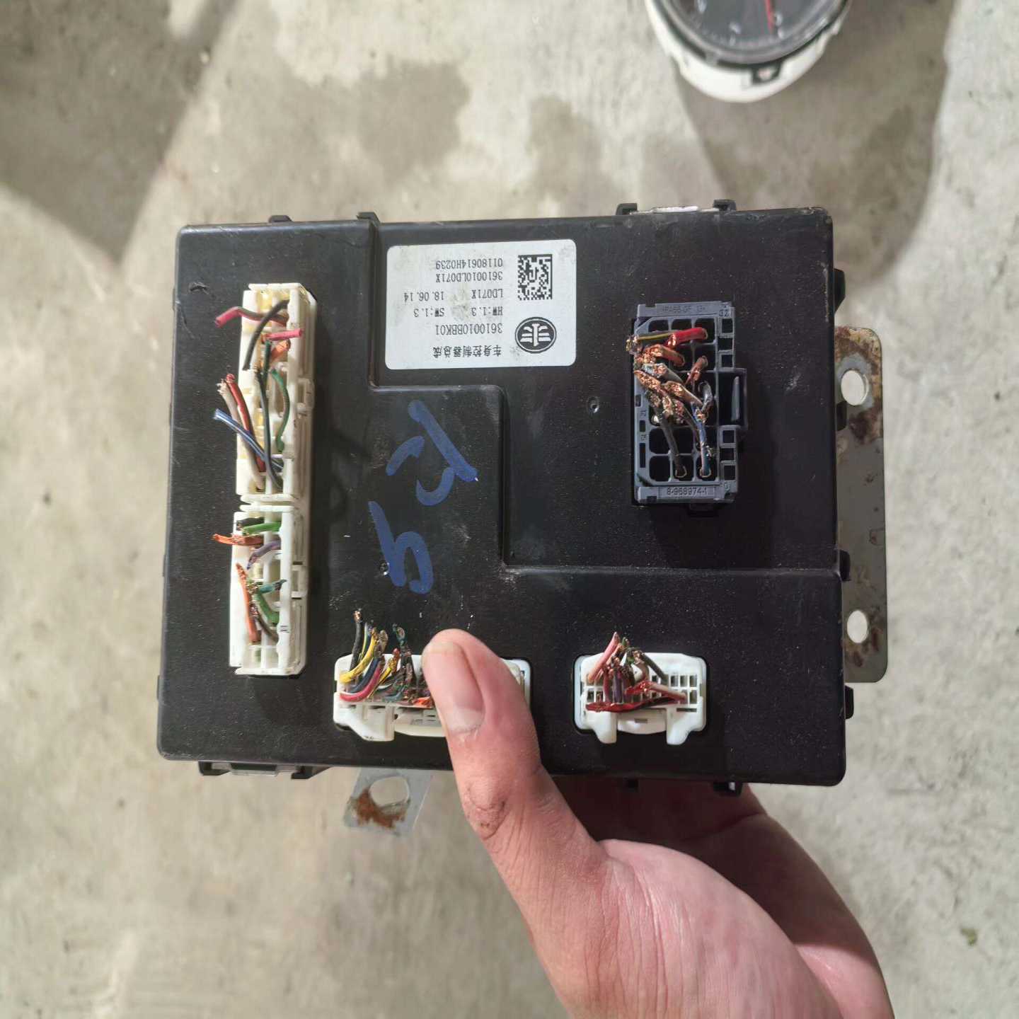 一汽森雅R9原装车身控制器及支架总成,原厂拆车件,型号361--议