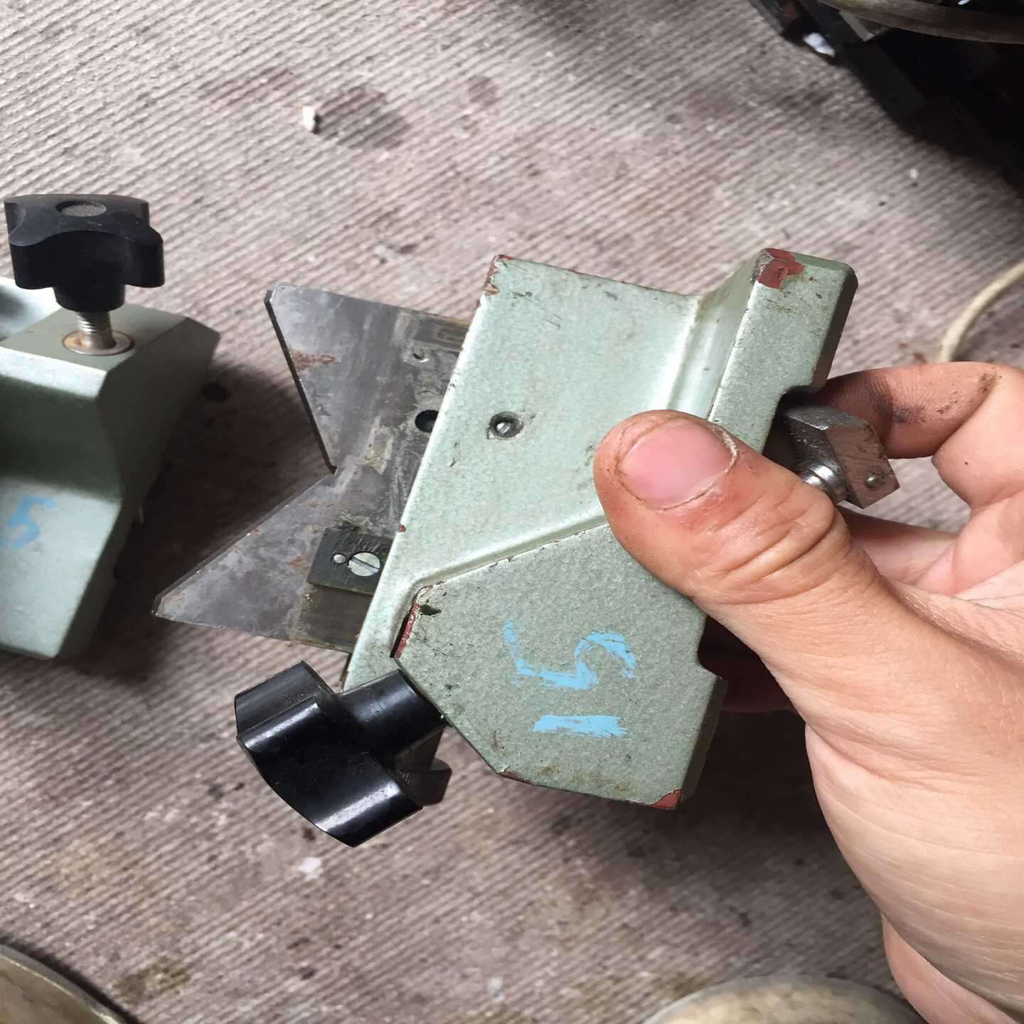 询价~欧姆龙 D4NL-2HFA-BS 安全门开关，有两仨没包装盒