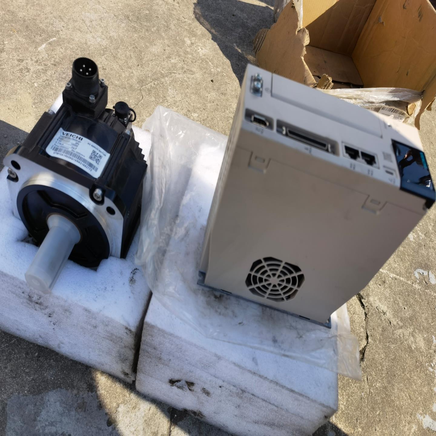 伟创伺服驱动器电机1kwVm7-m13a-1r020~询价
