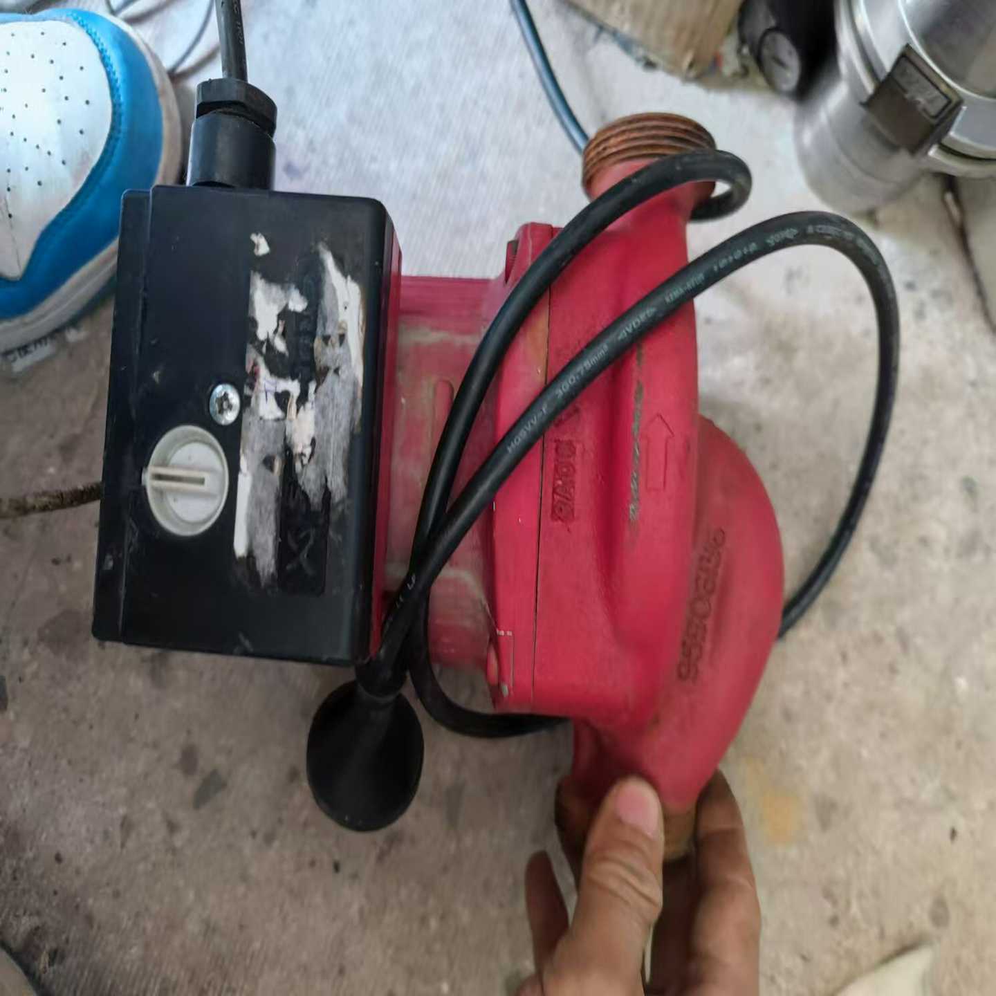 格兰富upbasic25-10180循环泵通电就转了--议价商品