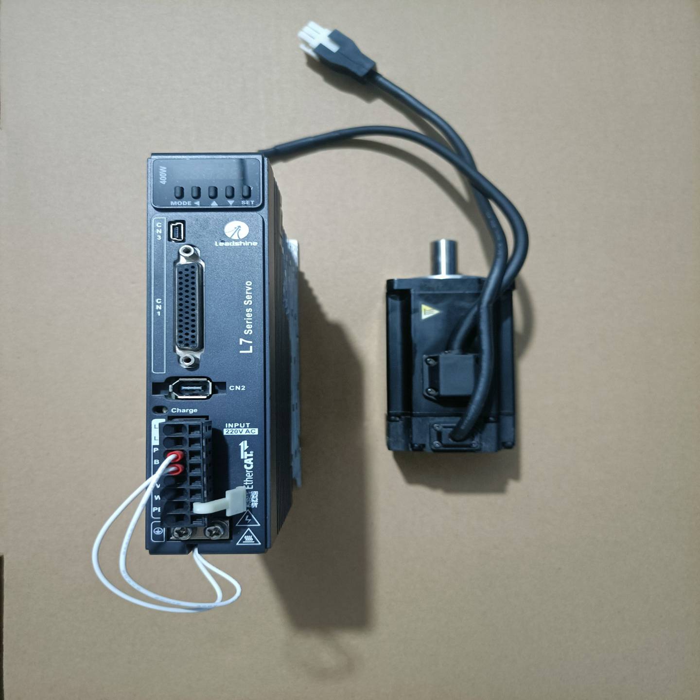 雷赛伺服套装L7EC系列400w总线，成色95新，标价为驱动一议价