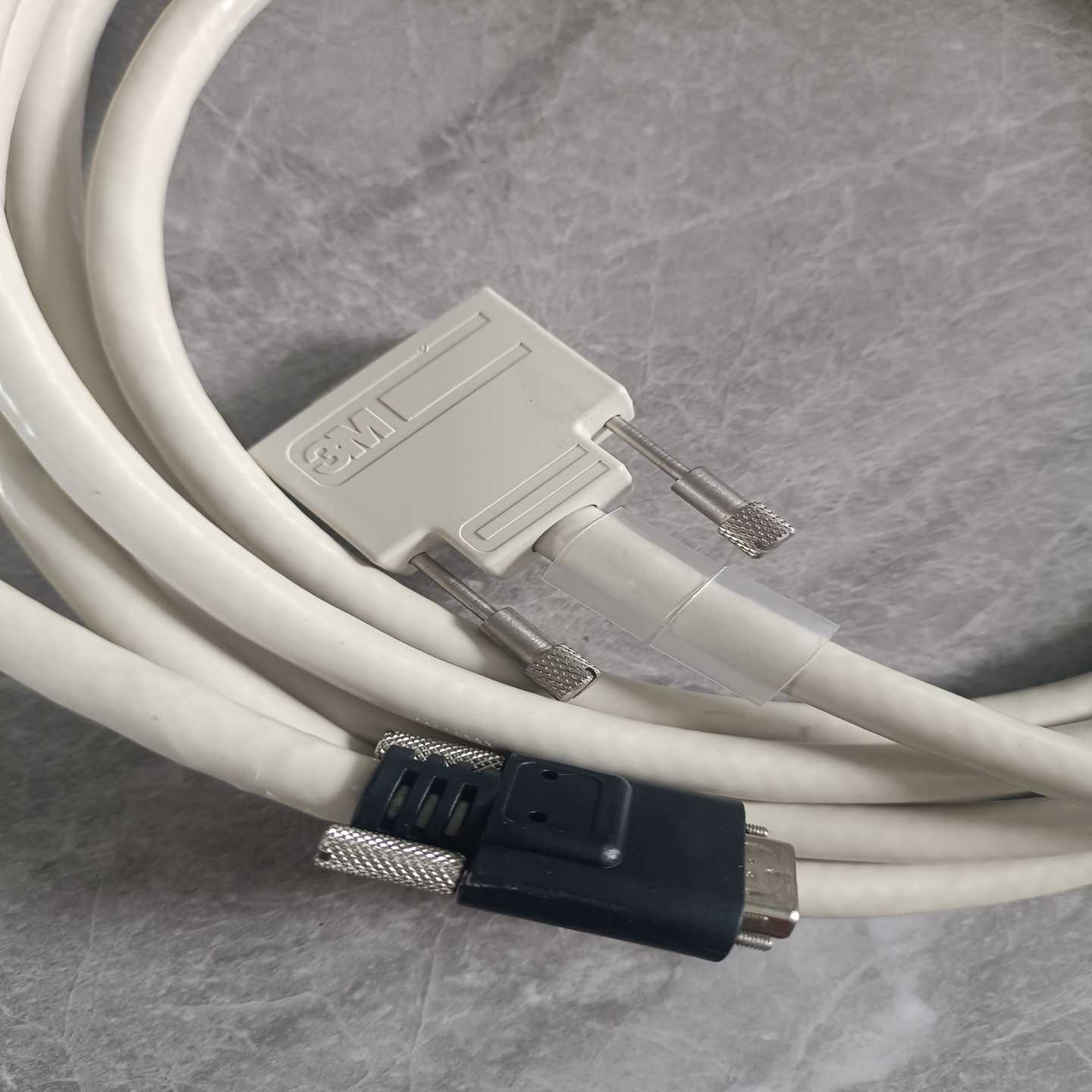 美国3M工业相机线E41105-Y，接头有裂痕，4.8米长低--议价商品
