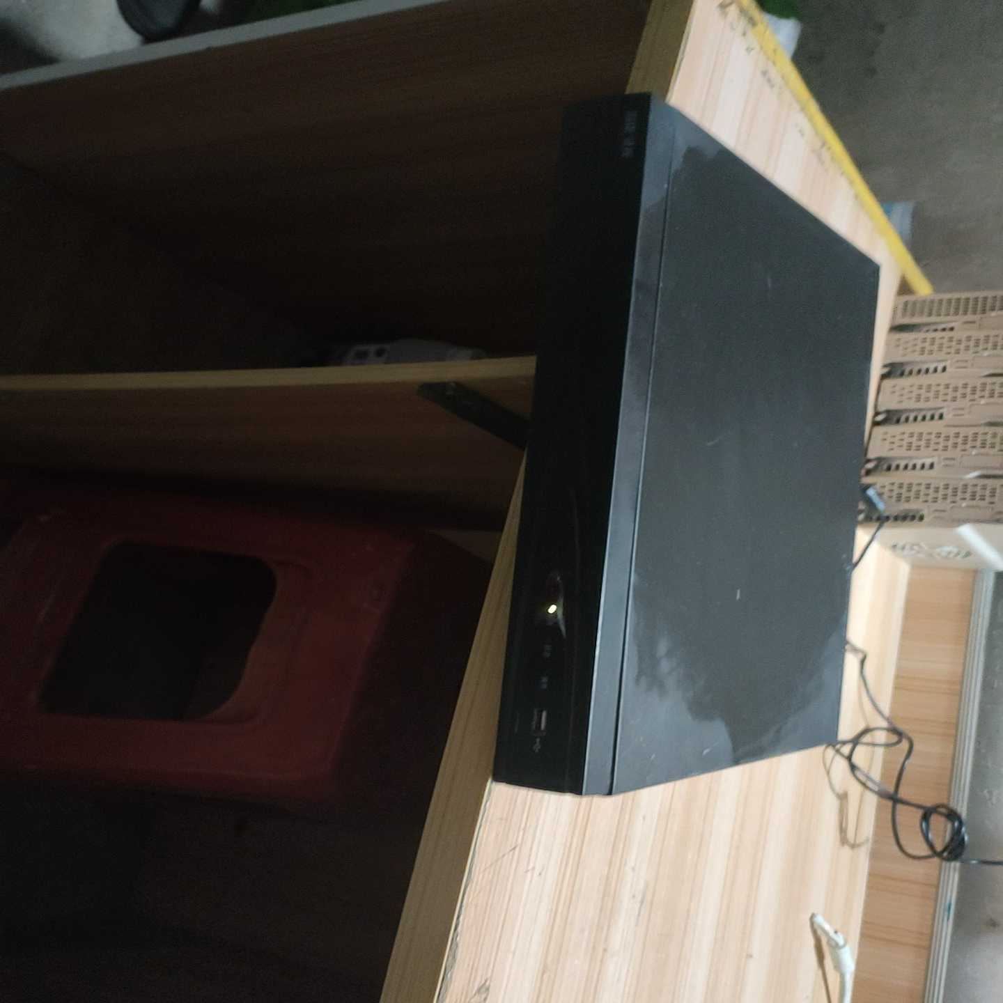 海康DS-7816N-K2硬盘录像机，通电如图。实物拍摄。没-询价客服