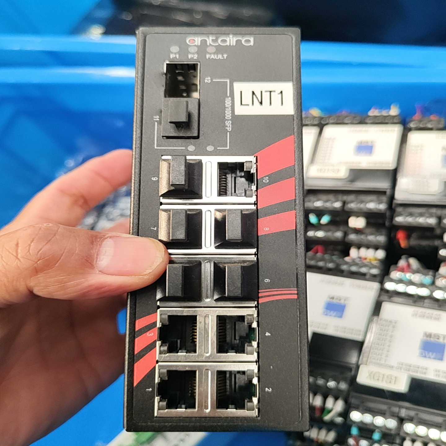 antaira交换机LNX一1202G一SFP一T，成色如图-议价