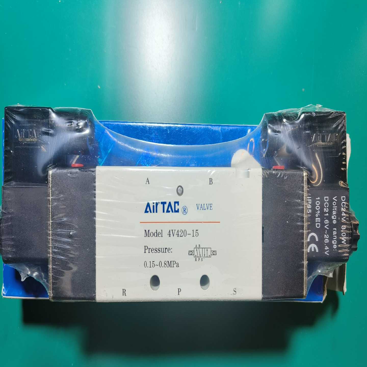 亚德客电磁阀4V42015BDC24V，全新原装正品未拆封