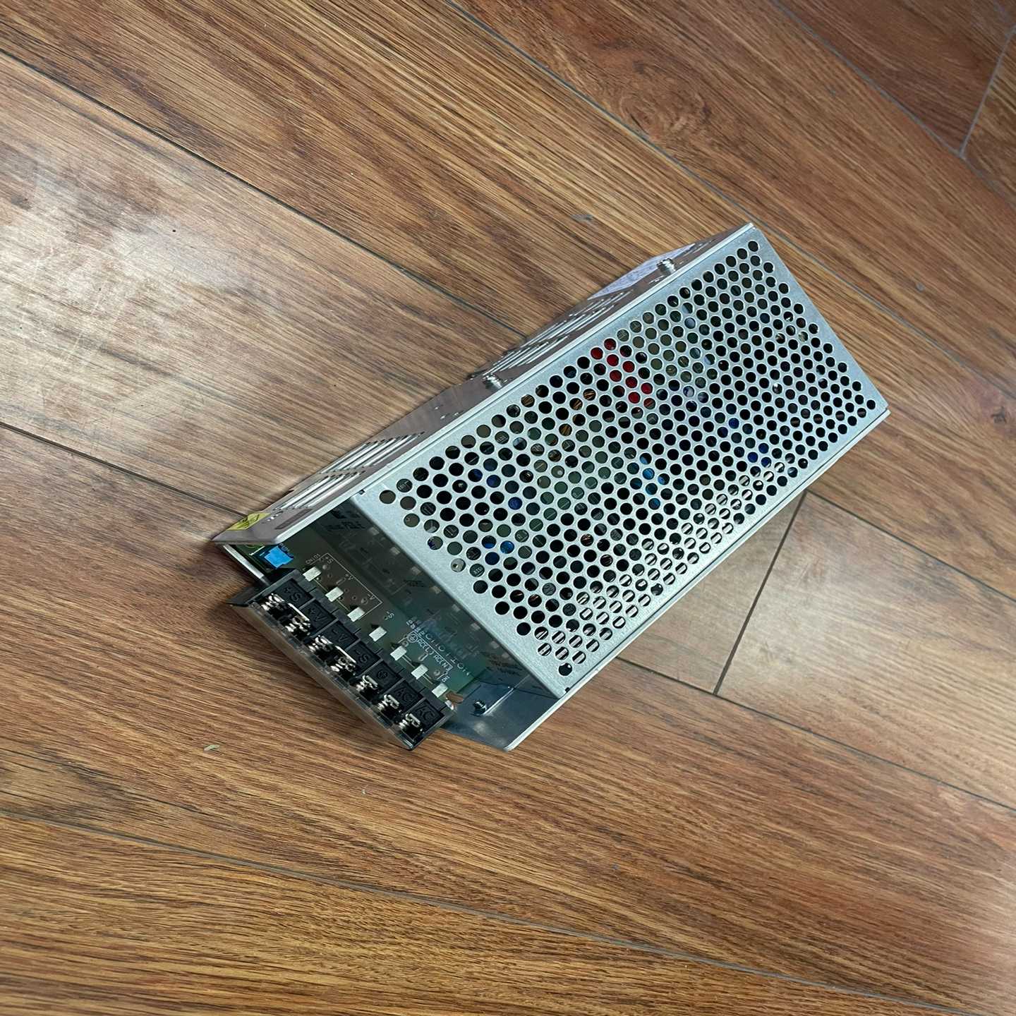 议价全新原装日本idec和泉PS3L-E24AF 电源模块 24适用