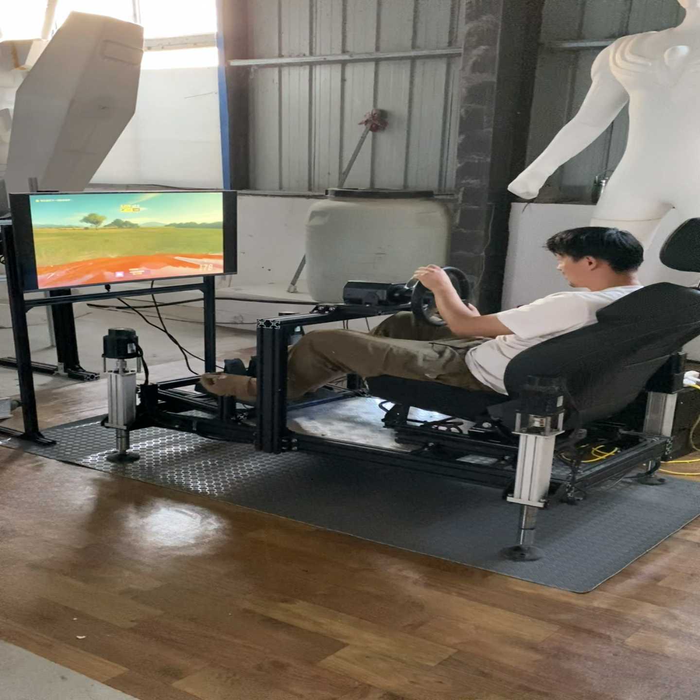 议价赛车模拟器。G力座椅，一套，成本价出！不含三联屏支架，不