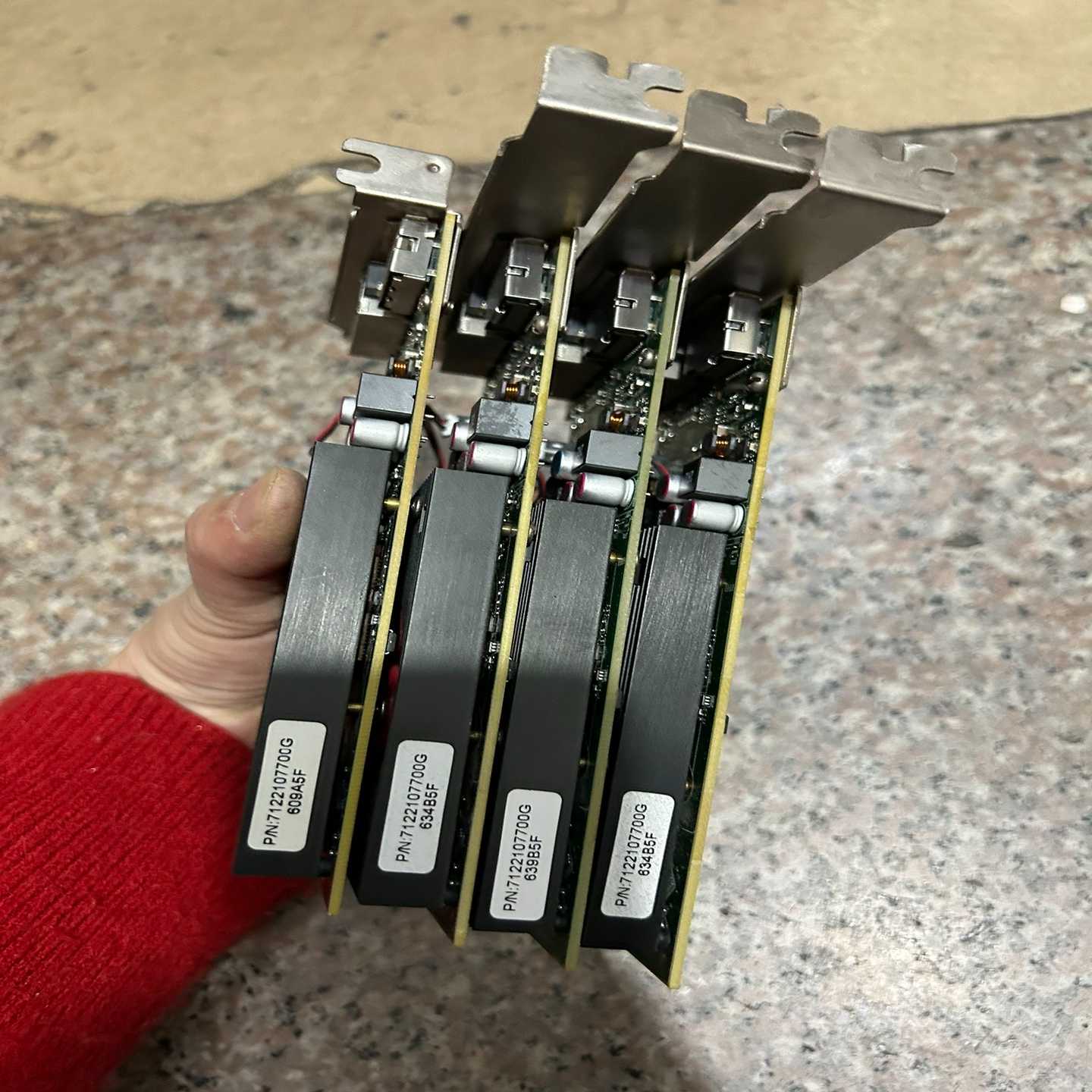 议价拆机4张DELl戴尔R5340X2GDDR3显卡，实物