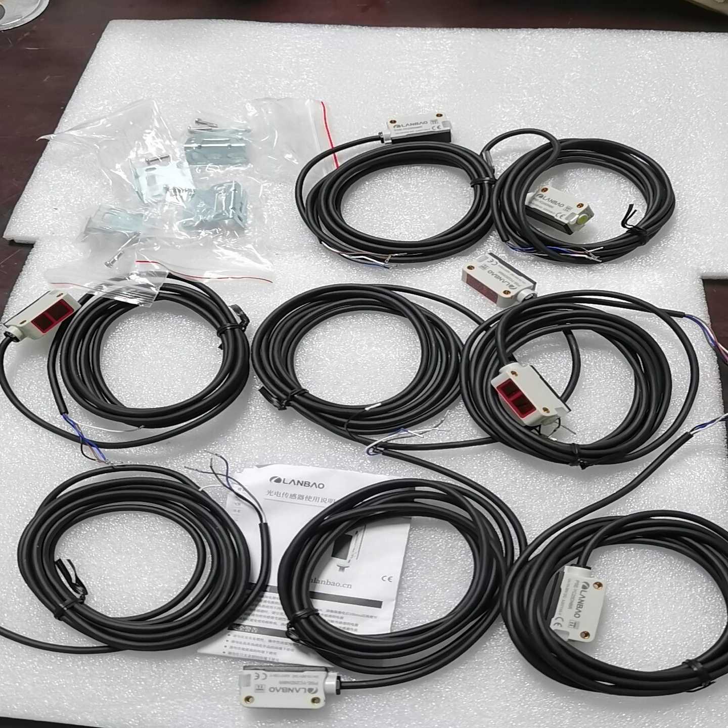 议价兰宝PSE-YC25DNBR背景抑制开关NPN直流4线25C