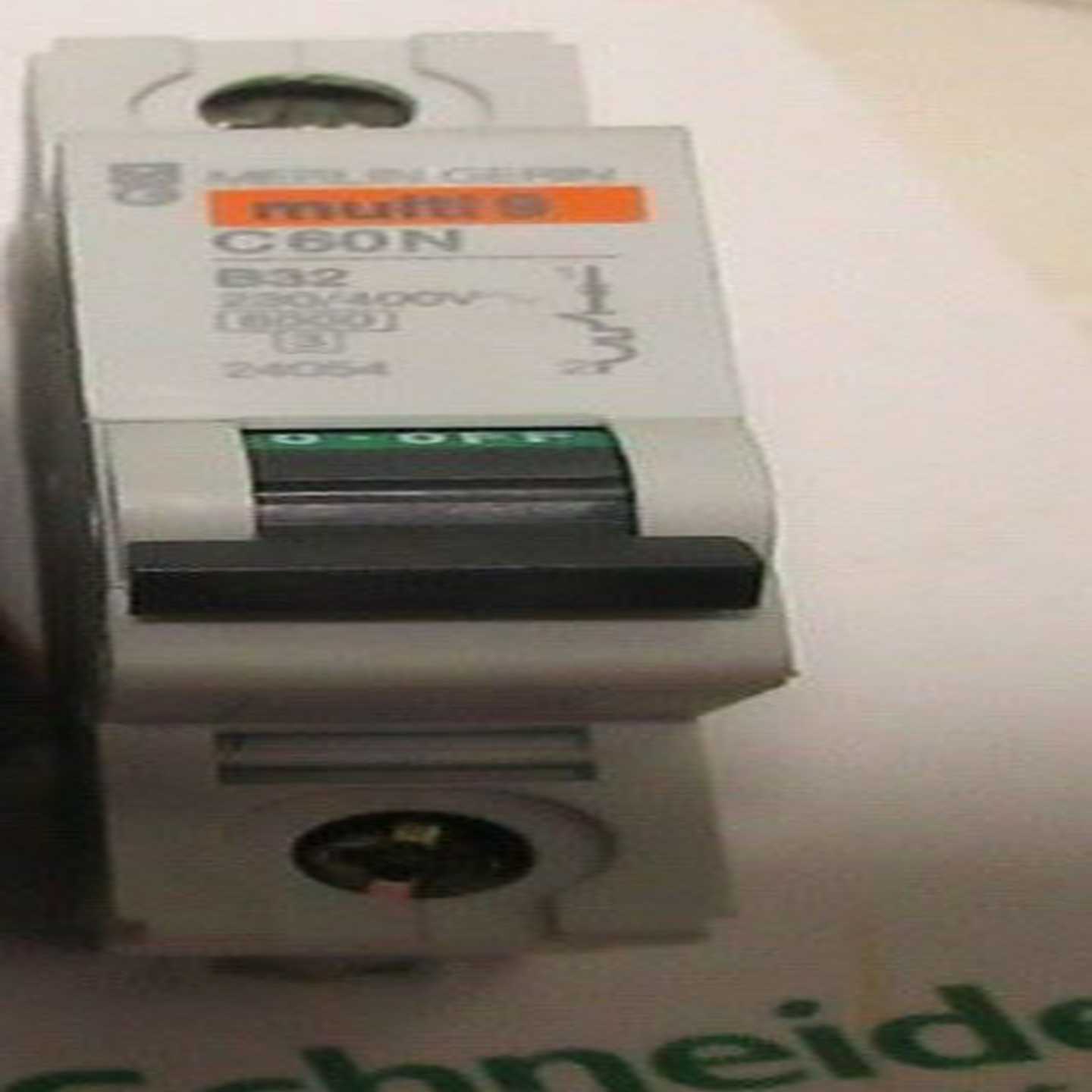 询价Schneider断路器C60NB32一