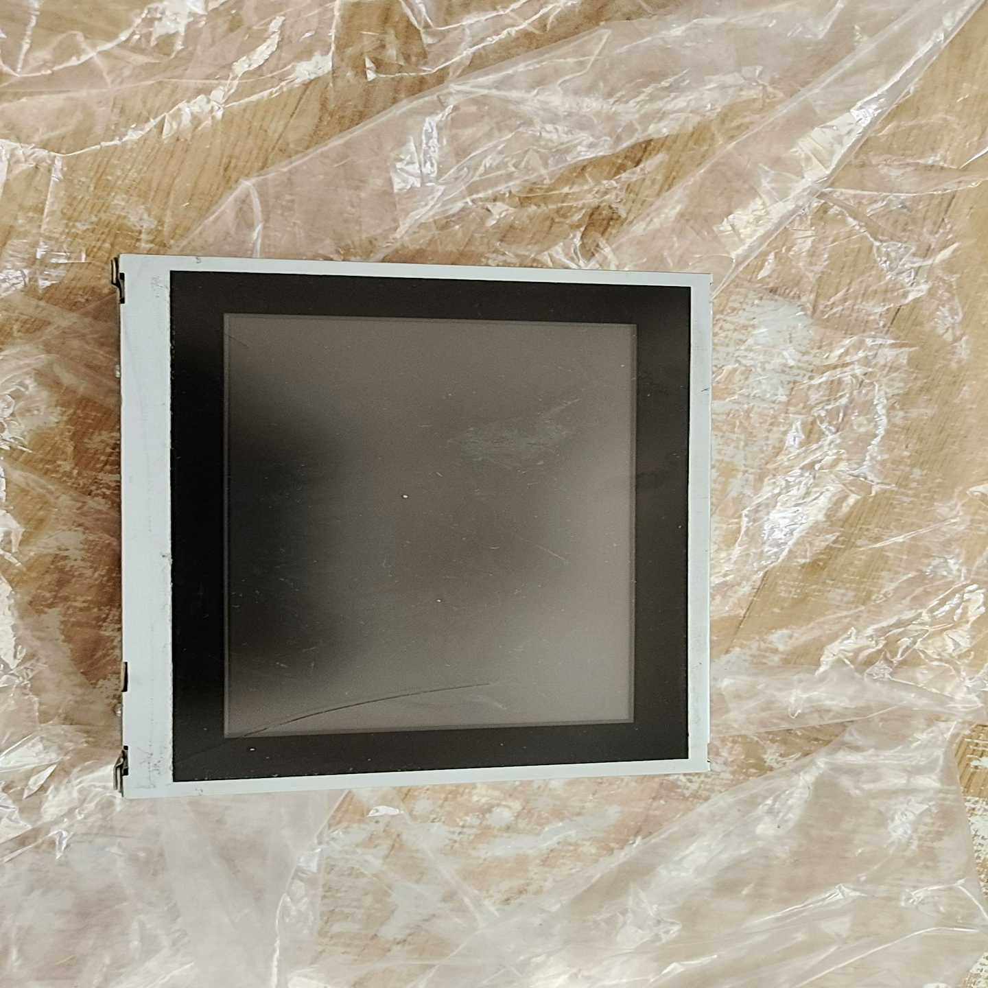 英菲尼迪F25，Q70L原车显示屏一个，成色如图，外屏有裂，--议价