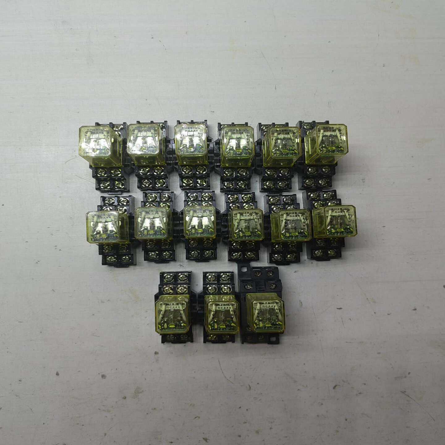 和泉RH2B-ULDC24伏大八角中间继电器--议价商品