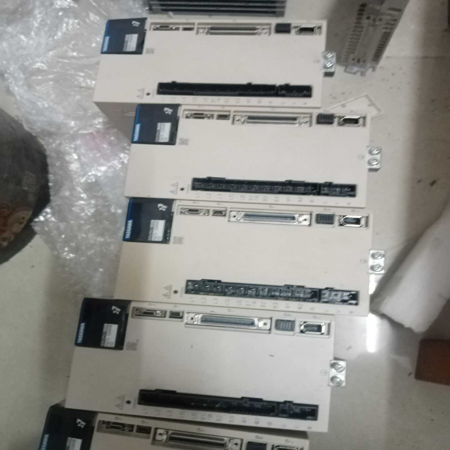 安川SGD7S-120A00A七系列1.5KW伺服驱动器4台询价