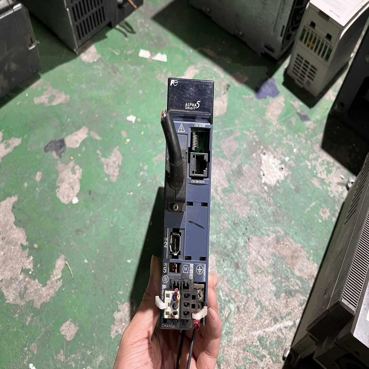 400W驱动器RYH401F5-VV2成色如图，功能